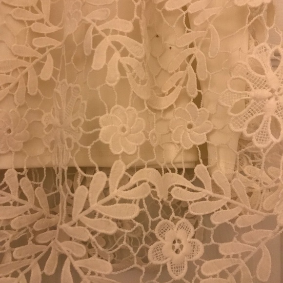 Ivory lace skirt with liner. - Picture 3 of 5